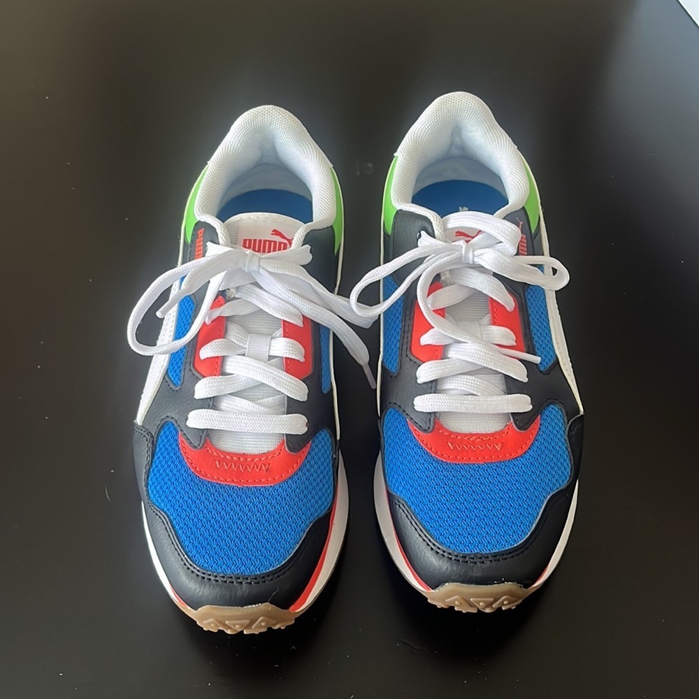 Size 6 NWOT PUMA size 6 sneakers - Picture 3 of 10